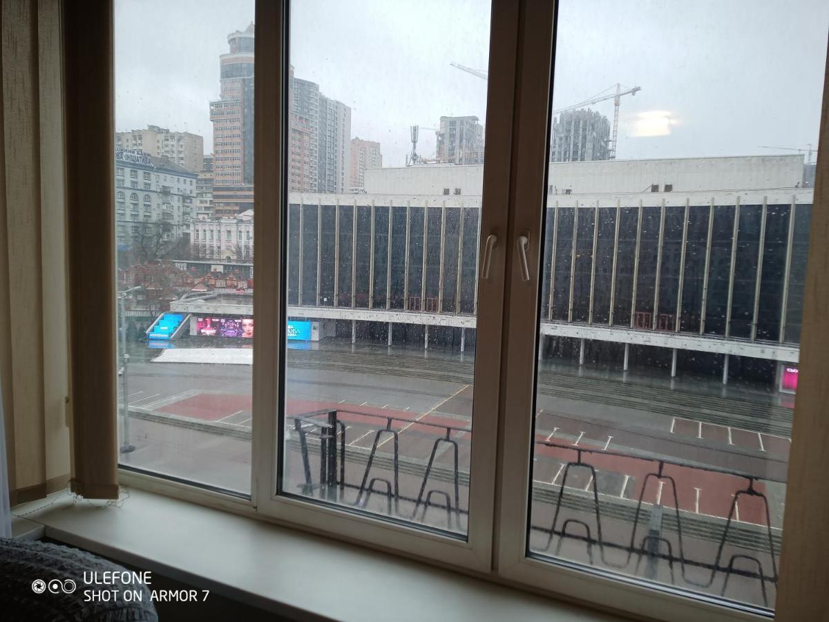Двухкомнатная Квартира С Видом На Дворец Украина Kiew Exterior foto